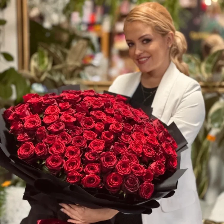 Bukiet 101 róż Rozmiar kompozycji Okazały